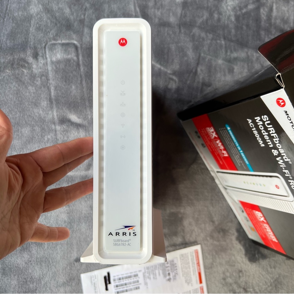 Motorola/Arris
SURFboard® Cable Modem & Wi-Fi® Router
Excellent condition - Picture 3 of 13